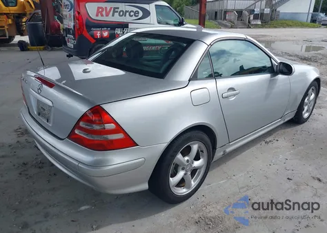 2001 Mercedes-Benz Slk 320 z USA, uszkodzony, nr VIN WDBKK65F81F185298